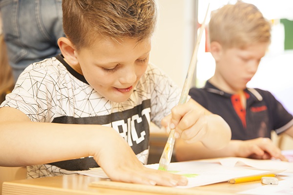 <b>Après votre inscription, nous envoyons le papier à dessin gratuit.</b> Tous les enfants font un dessin. Nous imprimons gratuitement pour chaque enfant une 'Brochure d'Action Personnelle'. Celle-ci contient l'objectif de votre action, des explications pour les parents et bien sûr le dessin de l'enfant en grand format.